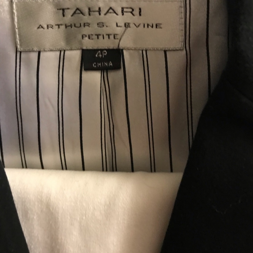 Tahari - Picture 2 of 2